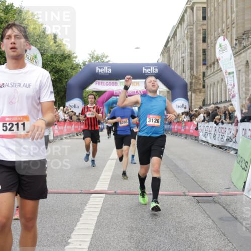 06.09.2026 - CURREX Alsterlauf Yannick Fuchs http://msf.ph/oto/10179284 06.09.2026 09:55:24 Ziel 2012, 2231, 2232, 3126, 3344, 3484, 4512, 4688, 5211, 5314, 5855, 6293, 6367 meine-sportfotos.de