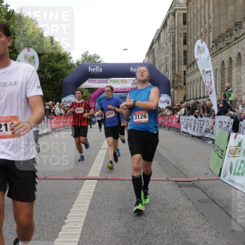 06.09.2026 - CURREX Alsterlauf Yannick Fuchs http://msf.ph/oto/10179322 06.09.2026 09:55:24 Ziel 2012, 2231, 2232, 3126, 3344, 3484, 4512, 4688, 5211, 5314, 5855, 6293, 6367 meine-sportfotos.de
