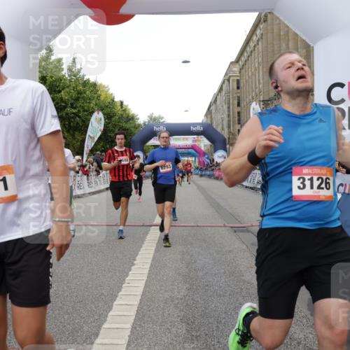 06.09.2026 - CURREX Alsterlauf Yannick Fuchs http://msf.ph/oto/10179435 06.09.2026 09:55:26 Ziel 2012, 2231, 2232, 3126, 3271, 3344, 3484, 4512, 4688, 5211, 5314, 5531, 5855, 6293, 6367 meine-sportfotos.de