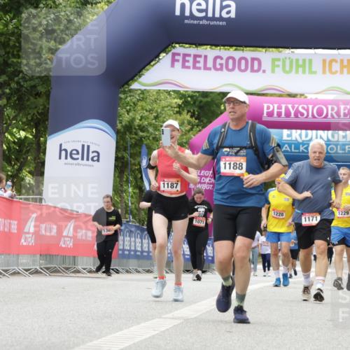 06.09.2026 - CURREX Alsterlauf Yannick Fuchs http://msf.ph/oto/10179555 06.09.2026 12:04:07 Ziel 1142, 1172, 1187, 1188, 1246 meine-sportfotos.de