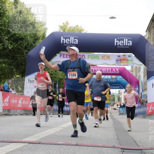 06.09.2026 - CURREX Alsterlauf Yannick Fuchs http://msf.ph/oto/10179663 06.09.2026 12:04:09 Ziel 1142, 1171, 1172, 1187, 1188, 1246 meine-sportfotos.de