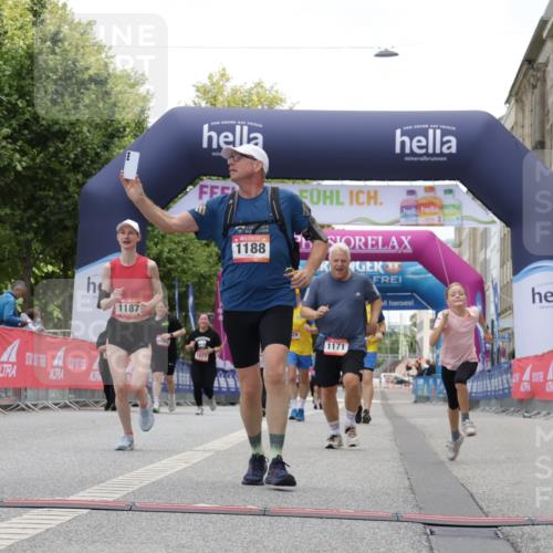 06.09.2026 - CURREX Alsterlauf Yannick Fuchs http://msf.ph/oto/10179674 06.09.2026 12:04:09 Ziel 1142, 1171, 1172, 1187, 1188, 1246 meine-sportfotos.de