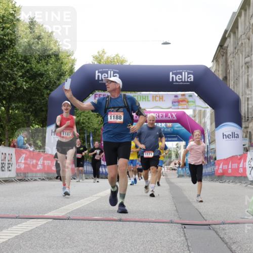 06.09.2026 - CURREX Alsterlauf Yannick Fuchs http://msf.ph/oto/10179689 06.09.2026 12:04:09 Ziel 1142, 1171, 1172, 1187, 1188, 1246 meine-sportfotos.de
