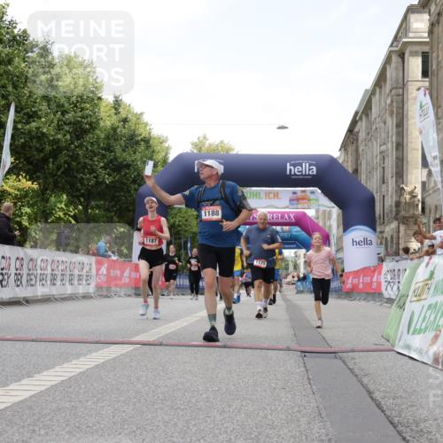 06.09.2026 - CURREX Alsterlauf Yannick Fuchs http://msf.ph/oto/10179725 06.09.2026 12:04:09 Ziel 1142, 1171, 1172, 1187, 1188, 1246 meine-sportfotos.de