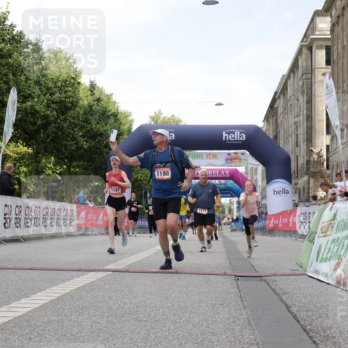06.09.2026 - CURREX Alsterlauf Yannick Fuchs http://msf.ph/oto/10179747 06.09.2026 12:04:09 Ziel 1142, 1171, 1172, 1187, 1188, 1246 meine-sportfotos.de