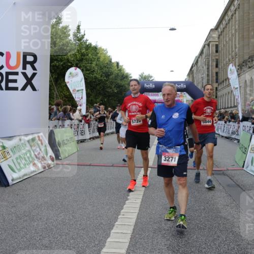 06.09.2026 - CURREX Alsterlauf Yannick Fuchs http://msf.ph/oto/10180010 06.09.2026 09:55:33 Ziel 2232, 2308, 2420, 2854, 2874, 3271, 3550, 4688, 4827, 4949, 5531, 5720, 6367 meine-sportfotos.de