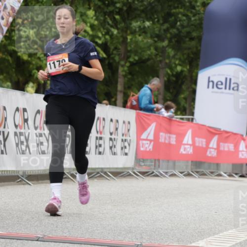 06.09.2026 - CURREX Alsterlauf Yannick Fuchs http://msf.ph/oto/10180675 06.09.2026 12:04:33 Ziel 1174, 1179 meine-sportfotos.de