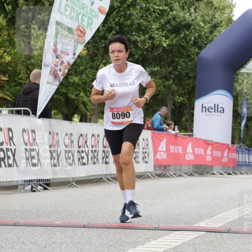 06.09.2026 - CURREX Alsterlauf Yannick Fuchs http://msf.ph/oto/10180903 06.09.2026 12:04:44 Ziel 1109, 1110, 8090 meine-sportfotos.de