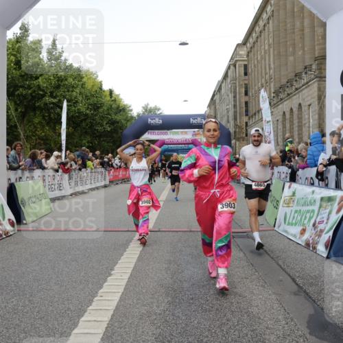 06.09.2026 - CURREX Alsterlauf Yannick Fuchs http://msf.ph/oto/10181286 06.09.2026 09:55:48 Ziel 2117, 2277, 2479, 3051, 3304, 3799, 3902, 3903, 3929, 4190, 4463, 4865, 4955, 4961, 4962, 5488, 6034, 6400, 6479, 8204, 8259 meine-sportfotos.de