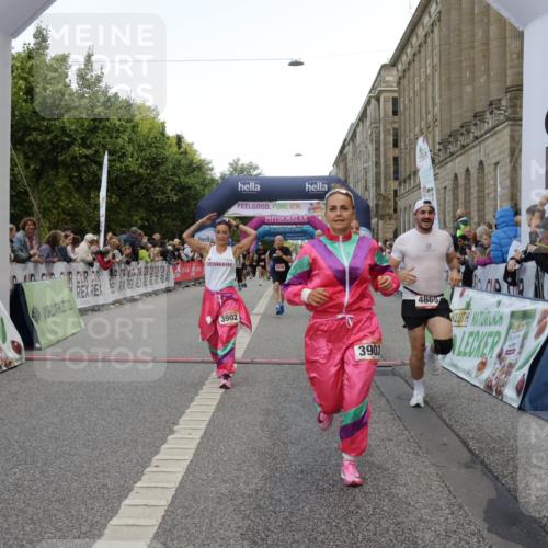 06.09.2026 - CURREX Alsterlauf Yannick Fuchs http://msf.ph/oto/10181306 06.09.2026 09:55:48 Ziel 2117, 2277, 2479, 3051, 3304, 3799, 3902, 3903, 3929, 4190, 4463, 4865, 4955, 4961, 4962, 5488, 6034, 6400, 6479, 8204, 8259 meine-sportfotos.de