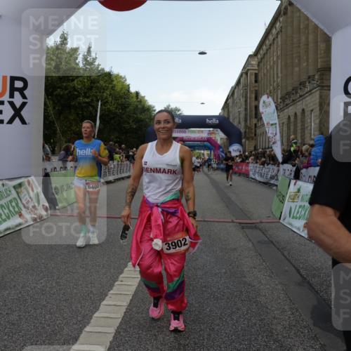 06.09.2026 - CURREX Alsterlauf Yannick Fuchs http://msf.ph/oto/10181554 06.09.2026 09:55:52 Ziel 2239, 2277, 3304, 3902, 3903, 4190, 4434, 4463, 4627, 4865, 4955, 4961, 5484, 5488, 6400, 8086, 8259 meine-sportfotos.de
