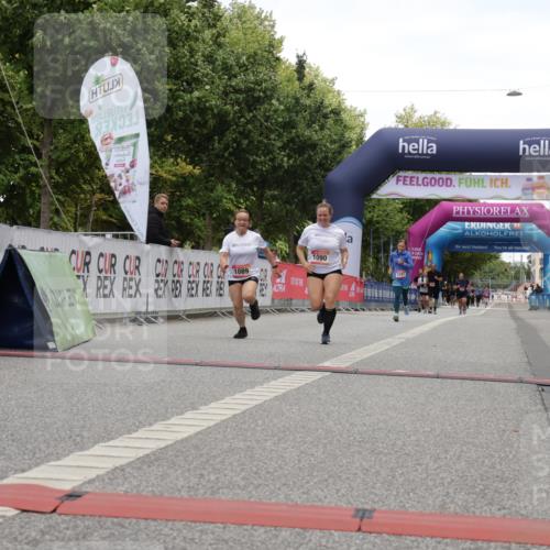 06.09.2026 - CURREX Alsterlauf Yannick Fuchs http://msf.ph/oto/10181637 06.09.2026 12:05:20 Ziel 1089, 1090 meine-sportfotos.de