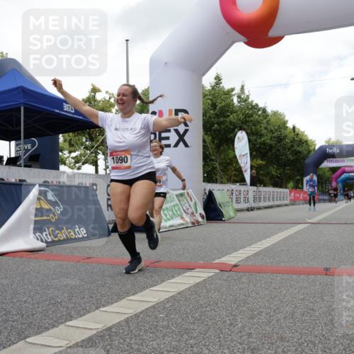 06.09.2026 - CURREX Alsterlauf Yannick Fuchs http://msf.ph/oto/10181812 06.09.2026 12:05:23 Ziel 1089, 1090, 1347 meine-sportfotos.de