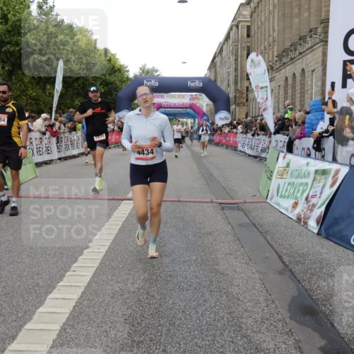 06.09.2026 - CURREX Alsterlauf Yannick Fuchs http://msf.ph/oto/10181854 06.09.2026 09:55:57 Ziel 2239, 2277, 2372, 3411, 4190, 4434, 4463, 4627, 5021, 5484, 6032, 6301, 6313, 6400, 8086, 8211, 8259, 8338 meine-sportfotos.de