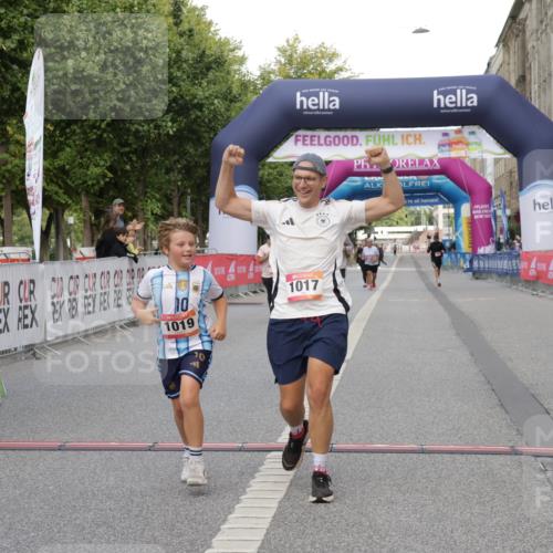 06.09.2026 - CURREX Alsterlauf Yannick Fuchs http://msf.ph/oto/10181937 06.09.2026 12:09:34 Ziel 1017, 1019 meine-sportfotos.de