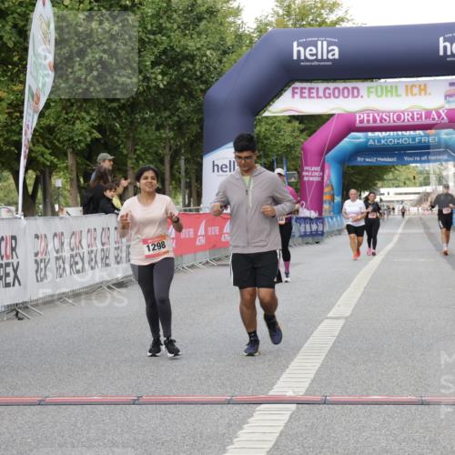 06.09.2026 - CURREX Alsterlauf Yannick Fuchs http://msf.ph/oto/10181954 06.09.2026 12:09:40 Ziel 1017, 1019, 1298, 1305 meine-sportfotos.de