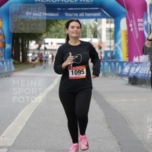 06.09.2026 - CURREX Alsterlauf Yannick Fuchs http://msf.ph/oto/10182081 06.09.2026 12:09:49 Ziel 1095, 1150, 1209 meine-sportfotos.de