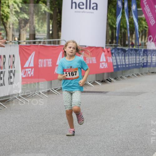 06.09.2026 - CURREX Alsterlauf Yannick Fuchs http://msf.ph/oto/10182484 06.09.2026 12:11:03 Ziel 1166, 1167, 1168 meine-sportfotos.de