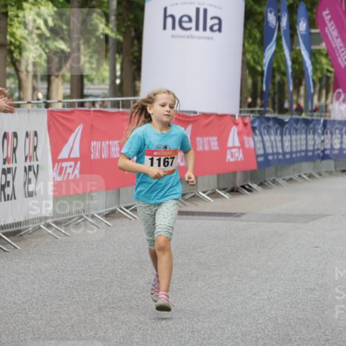 06.09.2026 - CURREX Alsterlauf Yannick Fuchs http://msf.ph/oto/10182497 06.09.2026 12:11:03 Ziel 1166, 1167, 1168 meine-sportfotos.de