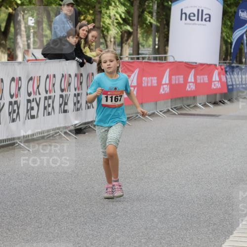 06.09.2026 - CURREX Alsterlauf Yannick Fuchs http://msf.ph/oto/10182531 06.09.2026 12:11:05 Ziel 1166, 1167, 1168 meine-sportfotos.de