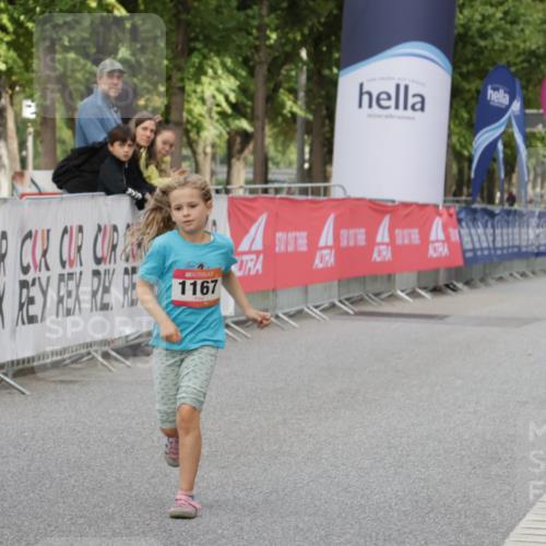 06.09.2026 - CURREX Alsterlauf Yannick Fuchs http://msf.ph/oto/10182540 06.09.2026 12:11:05 Ziel 1166, 1167, 1168 meine-sportfotos.de