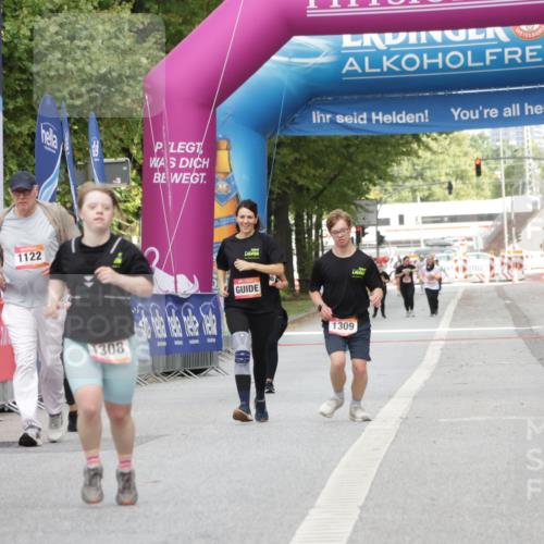 06.09.2026 - CURREX Alsterlauf Yannick Fuchs http://msf.ph/oto/10182756 06.09.2026 12:11:40 Ziel  meine-sportfotos.de
