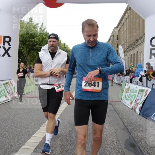 06.09.2026 - CURREX Alsterlauf Yannick Fuchs http://msf.ph/oto/10182810 06.09.2026 09:56:07 Ziel 2171, 2372, 2516, 2626, 2641, 2805, 3225, 3411, 3636, 3830, 4111, 4135, 4262, 4365, 4809, 5021, 5085, 5095, 5206, 6032, 6170, 6301, 6313, 8170, 8211, 8338 meine-sportfotos.de