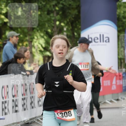 06.09.2026 - CURREX Alsterlauf Yannick Fuchs http://msf.ph/oto/10182899 06.09.2026 12:11:45 Ziel 1308, 1309 meine-sportfotos.de