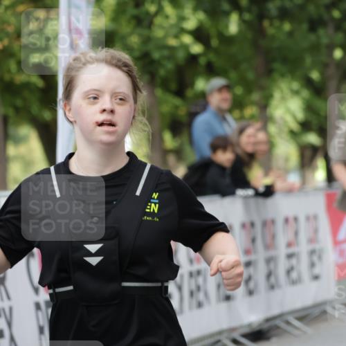 06.09.2026 - CURREX Alsterlauf Yannick Fuchs http://msf.ph/oto/10182916 06.09.2026 12:11:47 Ziel 1122, 1308, 1309 meine-sportfotos.de