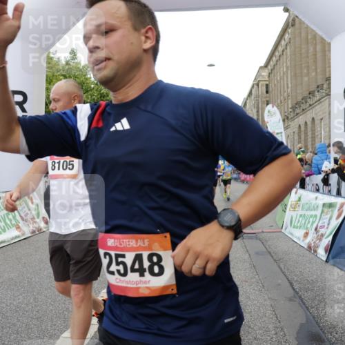 06.09.2026 - CURREX Alsterlauf Yannick Fuchs http://msf.ph/oto/10183391 06.09.2026 09:56:15 Ziel 2085, 2171, 2548, 3486, 3571, 4111, 4365, 4715, 5085, 5095, 5206, 5682, 6170, 6416, 6441, 8105, 8170 meine-sportfotos.de