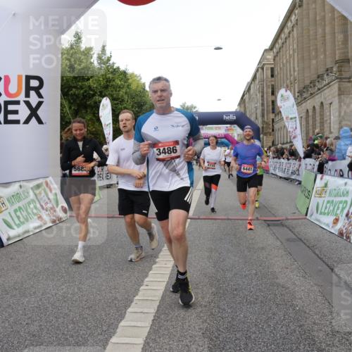 06.09.2026 - CURREX Alsterlauf Yannick Fuchs http://msf.ph/oto/10183559 06.09.2026 09:56:17 Ziel 2085, 2171, 2548, 3486, 3571, 4365, 4715, 5095, 5206, 5682, 5841, 6170, 6416, 6441, 8105 meine-sportfotos.de