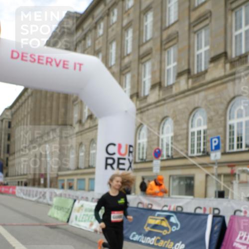 06.09.2026 - CURREX Alsterlauf Yannick Fuchs http://msf.ph/oto/10183765 06.09.2026 12:18:03 Ziel 1306 meine-sportfotos.de