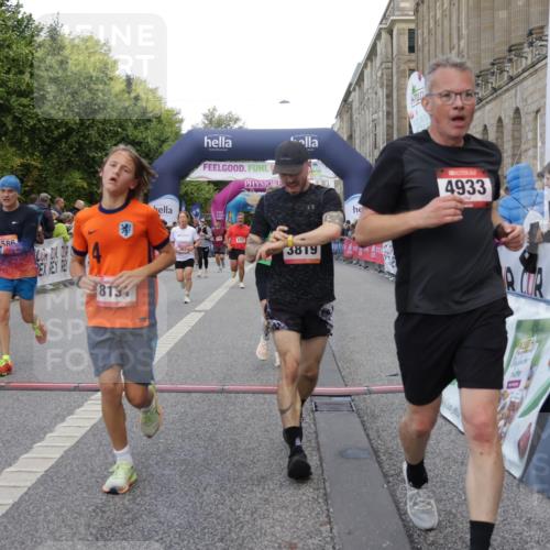 06.09.2026 - CURREX Alsterlauf Yannick Fuchs http://msf.ph/oto/10184501 06.09.2026 09:56:28 Ziel 2188, 2341, 2620, 3116, 3577, 4057, 4933, 5332, 5473, 5586, 5807, 5841, 8131, 8134 meine-sportfotos.de