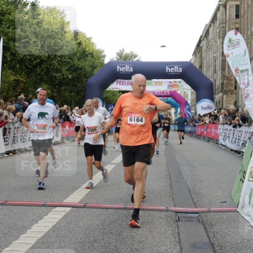 06.09.2026 - CURREX Alsterlauf Yannick Fuchs http://msf.ph/oto/10185522 06.09.2026 09:56:39 Ziel 2338, 2620, 3116, 3365, 3606, 4059, 4088, 4278, 4575, 5026, 5591, 5708, 5848, 6048, 6091, 6164, 6269, 8080, 8132 meine-sportfotos.de