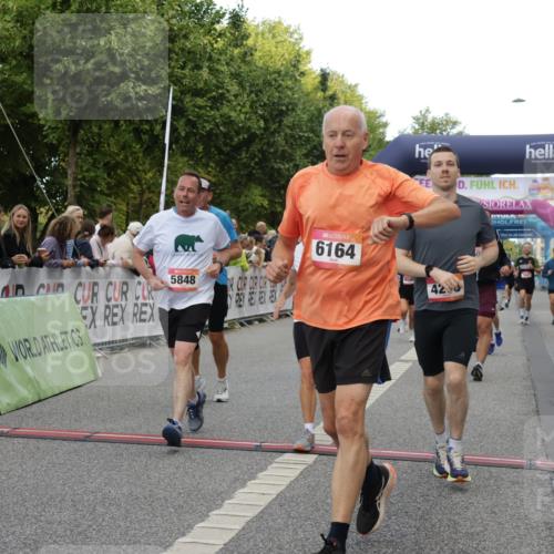 06.09.2026 - CURREX Alsterlauf Yannick Fuchs http://msf.ph/oto/10185608 06.09.2026 09:56:40 Ziel 2338, 2647, 2648, 3116, 3365, 3606, 4059, 4088, 4278, 4575, 5011, 5026, 5411, 5412, 5413, 5414, 5591, 5708, 5848, 6048, 6091, 6164, 6269, 8080, 8132 meine-sportfotos.de