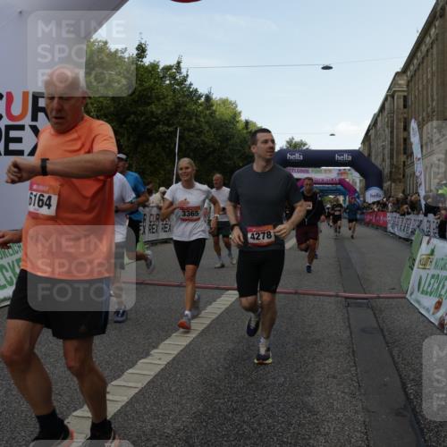 06.09.2026 - CURREX Alsterlauf Yannick Fuchs http://msf.ph/oto/10185703 06.09.2026 09:56:41 Ziel 2338, 2647, 2648, 2927, 3365, 3606, 4059, 4088, 4278, 4422, 4575, 5011, 5026, 5411, 5412, 5413, 5414, 5591, 5708, 5848, 6048, 6091, 6164, 6269, 8080, 8132 meine-sportfotos.de