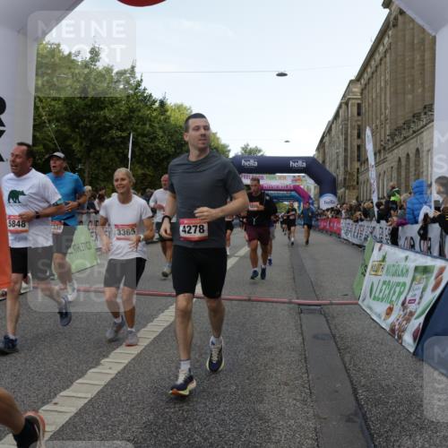 06.09.2026 - CURREX Alsterlauf Yannick Fuchs http://msf.ph/oto/10185728 06.09.2026 09:56:41 Ziel 2338, 2647, 2648, 2927, 3365, 3606, 4059, 4088, 4278, 4422, 4575, 5011, 5026, 5411, 5412, 5413, 5414, 5591, 5708, 5848, 6048, 6091, 6164, 6269, 8080, 8132 meine-sportfotos.de