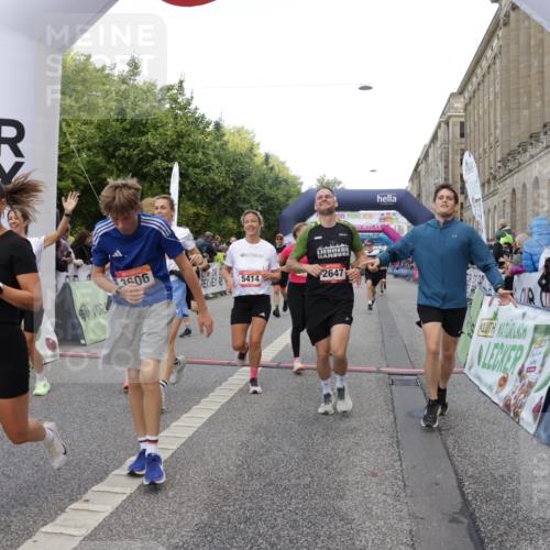 06.09.2026 - CURREX Alsterlauf Yannick Fuchs http://msf.ph/oto/10186095 06.09.2026 09:56:45 Ziel 2338, 2647, 2648, 2927, 3123, 3365, 3606, 3638, 4088, 4278, 4422, 5011, 5026, 5312, 5313, 5411, 5412, 5413, 5414, 5543, 5848, 5973, 6048, 6159, 6164, 8080, 8132 meine-sportfotos.de