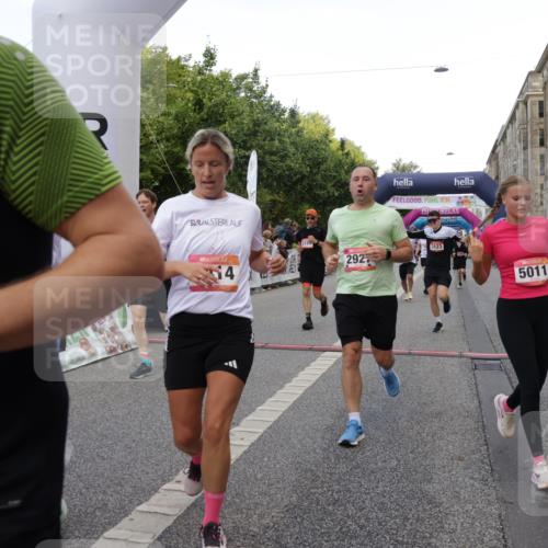 06.09.2026 - CURREX Alsterlauf Yannick Fuchs http://msf.ph/oto/10186290 06.09.2026 09:56:46 Ziel 2338, 2647, 2648, 2927, 3123, 3365, 3606, 3638, 4278, 4422, 5011, 5026, 5312, 5313, 5411, 5412, 5413, 5414, 5543, 5848, 5973, 6048, 6159, 6164, 8080, 8132 meine-sportfotos.de