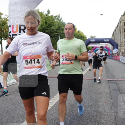 06.09.2026 - CURREX Alsterlauf Yannick Fuchs http://msf.ph/oto/10186352 06.09.2026 09:56:47 Ziel 2236, 2338, 2647, 2648, 2927, 3123, 3365, 3606, 3638, 4278, 4422, 5011, 5026, 5312, 5313, 5411, 5412, 5413, 5414, 5543, 5848, 5973, 6048, 6159, 8080, 8132 meine-sportfotos.de