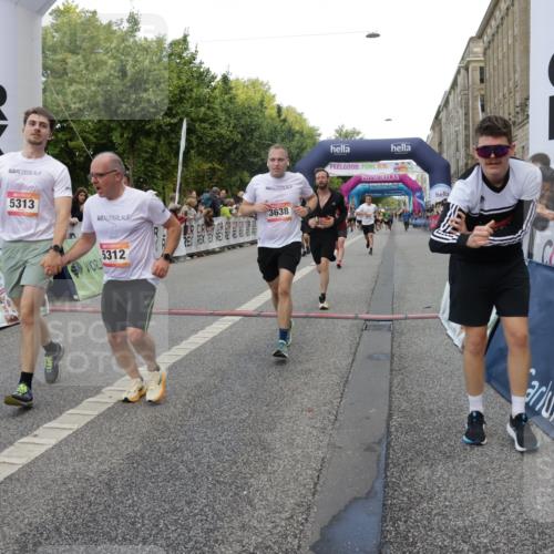06.09.2026 - CURREX Alsterlauf Yannick Fuchs http://msf.ph/oto/10186538 06.09.2026 09:56:50 Ziel 2236, 2647, 2648, 2927, 3123, 3606, 3638, 3689, 4126, 4422, 4717, 5011, 5312, 5313, 5411, 5412, 5413, 5414, 5543, 5719, 5973, 6048, 6159, 8080 meine-sportfotos.de