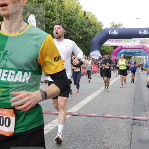 06.09.2026 - CURREX Alsterlauf Yannick Fuchs http://msf.ph/oto/10187773 06.09.2026 09:57:01 Ziel 2165, 2931, 2968, 3050, 3519, 3520, 3587, 3609, 3690, 3712, 3795, 4014, 4126, 4717, 4740, 5571, 5575, 5939, 6055, 6115, 8200 meine-sportfotos.de