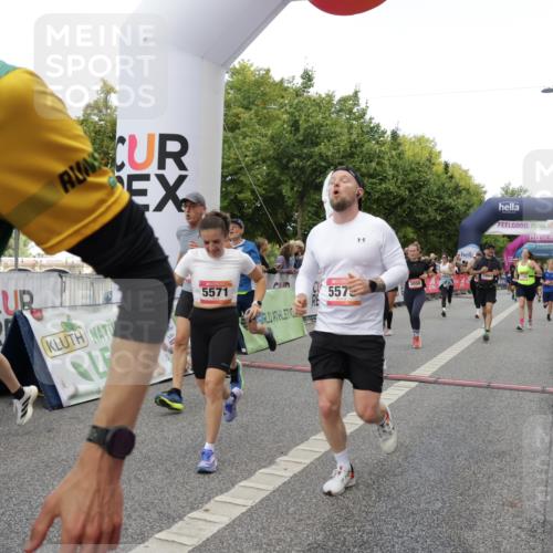 06.09.2026 - CURREX Alsterlauf Yannick Fuchs http://msf.ph/oto/10187801 06.09.2026 09:57:01 Ziel 2165, 2931, 2968, 3050, 3519, 3520, 3587, 3609, 3690, 3712, 3795, 4014, 4126, 4717, 4740, 5571, 5575, 5939, 6055, 6115, 8200 meine-sportfotos.de