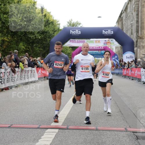 06.09.2026 - CURREX Alsterlauf Yannick Fuchs http://msf.ph/oto/10188086 06.09.2026 10:05:16 Ziel 2195, 2718, 4230, 4231, 4565, 4994, 5044, 5300, 6110, 6155, 6242, 6392, 8243 meine-sportfotos.de