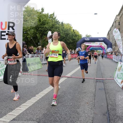06.09.2026 - CURREX Alsterlauf Yannick Fuchs http://msf.ph/oto/10188097 06.09.2026 09:57:05 Ziel 2165, 2931, 2968, 3050, 3519, 3520, 3587, 3690, 3694, 3712, 3795, 4014, 4740, 5166, 5320, 5571, 5575, 5939, 6055, 6115, 8167, 8200 meine-sportfotos.de