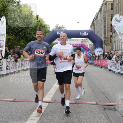06.09.2026 - CURREX Alsterlauf Yannick Fuchs http://msf.ph/oto/10188162 06.09.2026 10:05:17 Ziel 1239, 2195, 2718, 3737, 3838, 4230, 4231, 4565, 4769, 4994, 5044, 5300, 6110, 6155, 6242, 6392, 8243 meine-sportfotos.de