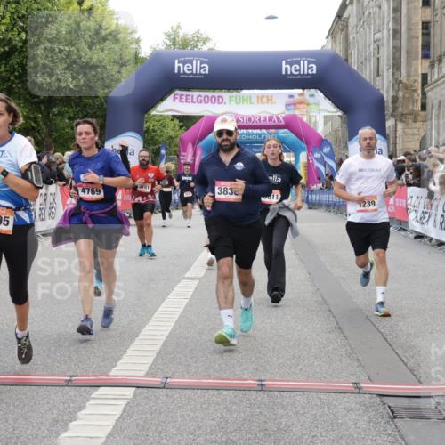 06.09.2026 - CURREX Alsterlauf Yannick Fuchs http://msf.ph/oto/10188423 06.09.2026 10:05:21 Ziel 1239, 2195, 3011, 3336, 3737, 3838, 4151, 4642, 4769, 6155, 6242, 6392, 8243 meine-sportfotos.de