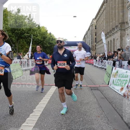 06.09.2026 - CURREX Alsterlauf Yannick Fuchs http://msf.ph/oto/10188555 06.09.2026 10:05:22 Ziel 1239, 2195, 3011, 3336, 3737, 3838, 3890, 4151, 4642, 4769, 6155, 6242, 6392, 8243 meine-sportfotos.de