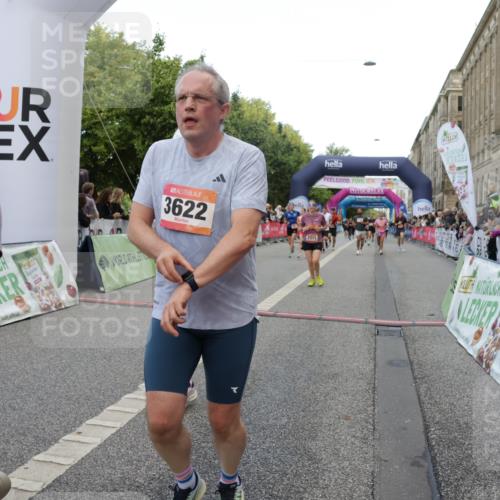 06.09.2026 - CURREX Alsterlauf Yannick Fuchs http://msf.ph/oto/10188806 06.09.2026 09:57:15 Ziel 2056, 2311, 2557, 2900, 3349, 3505, 3622, 3673, 3694, 4870, 5166, 5320, 5345, 5398, 5565, 6071, 6394, 6396, 8093, 8107 meine-sportfotos.de