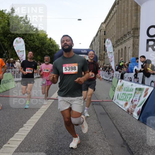 06.09.2026 - CURREX Alsterlauf Yannick Fuchs http://msf.ph/oto/10189201 06.09.2026 09:57:21 Ziel 2311, 2316, 2900, 3349, 3673, 3881, 3978, 5345, 5398, 6119, 6279, 6396, 8093, 8198, 8281 meine-sportfotos.de